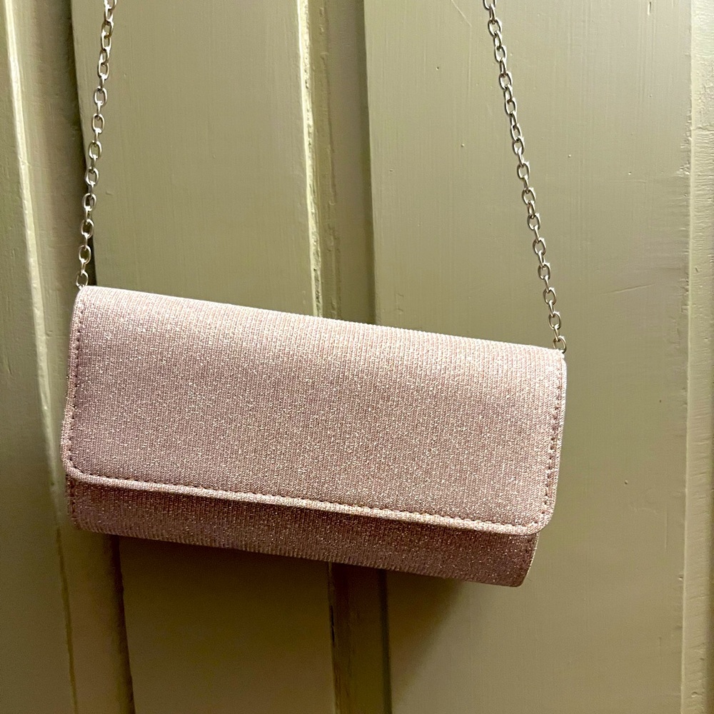 Mauve colored Clutch Bag, used once, silver chain strap